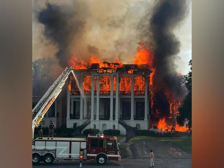 The Largest Antebellum Plantation, Nottoway, Burns Down